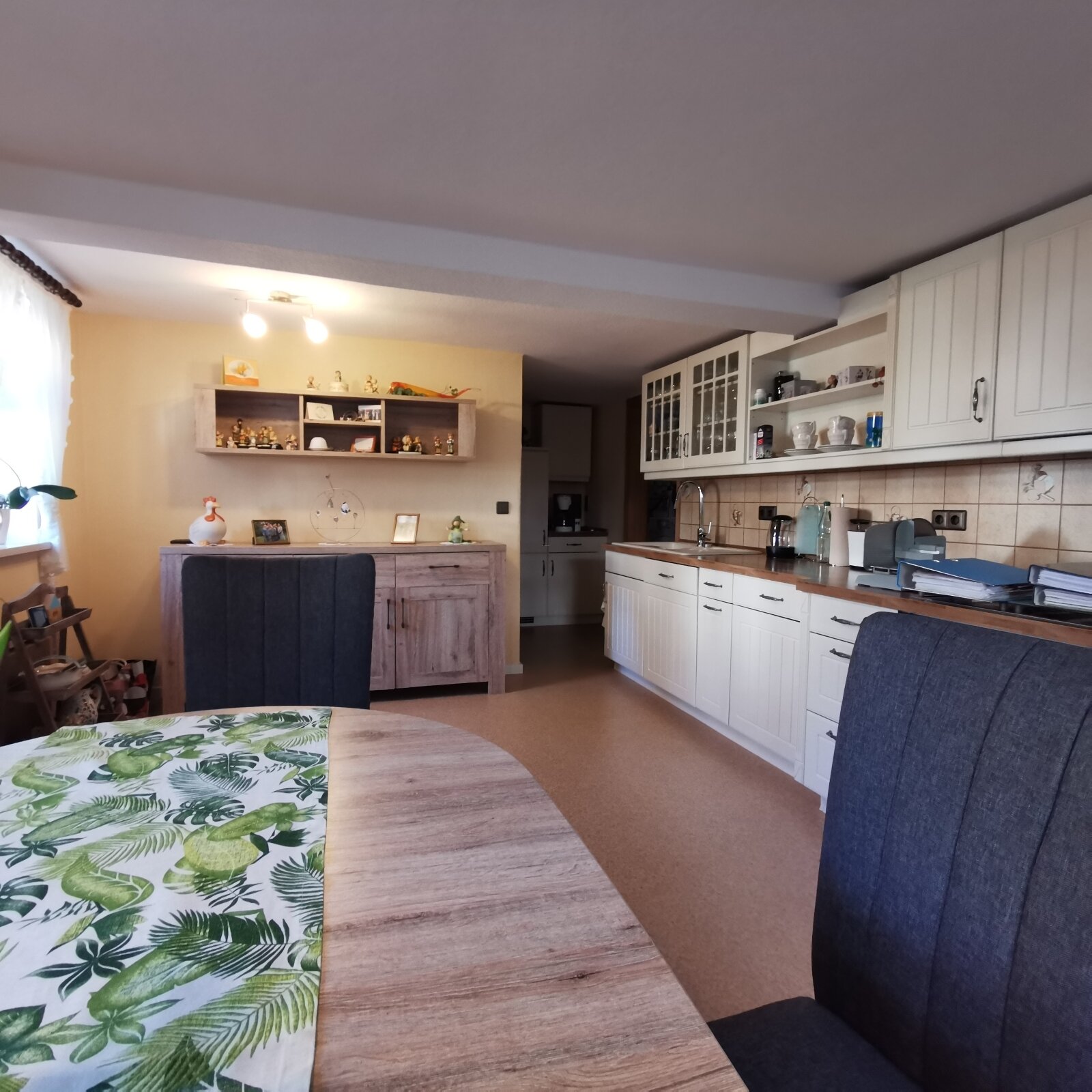 Küche mit Essbereich