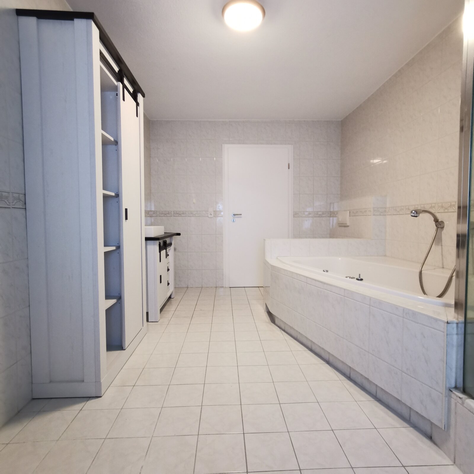 Bad Wohnung Obergeschoss